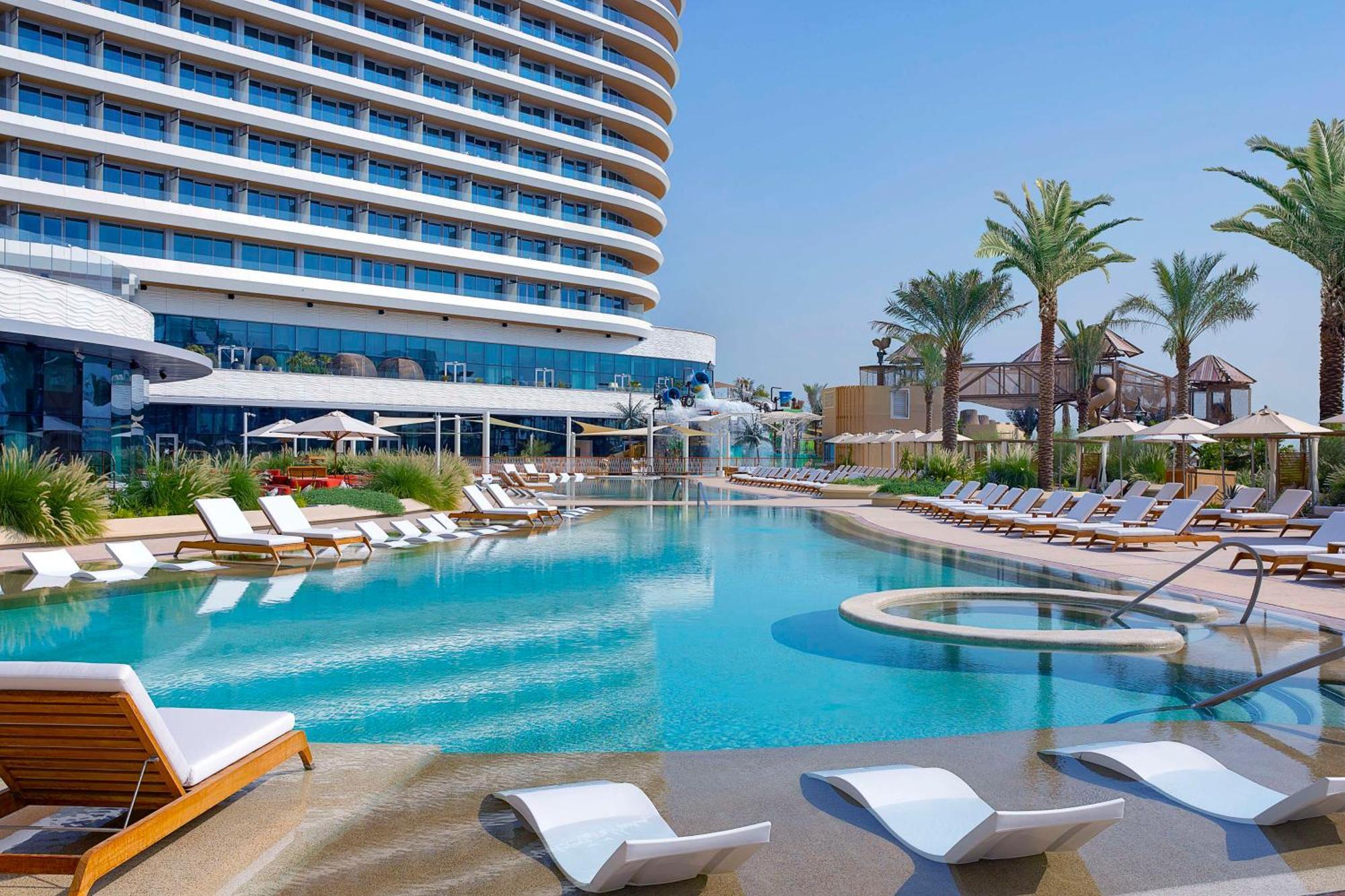 Waldorf Astoria Doha Lusail Exterior photo The pool at the hotel
