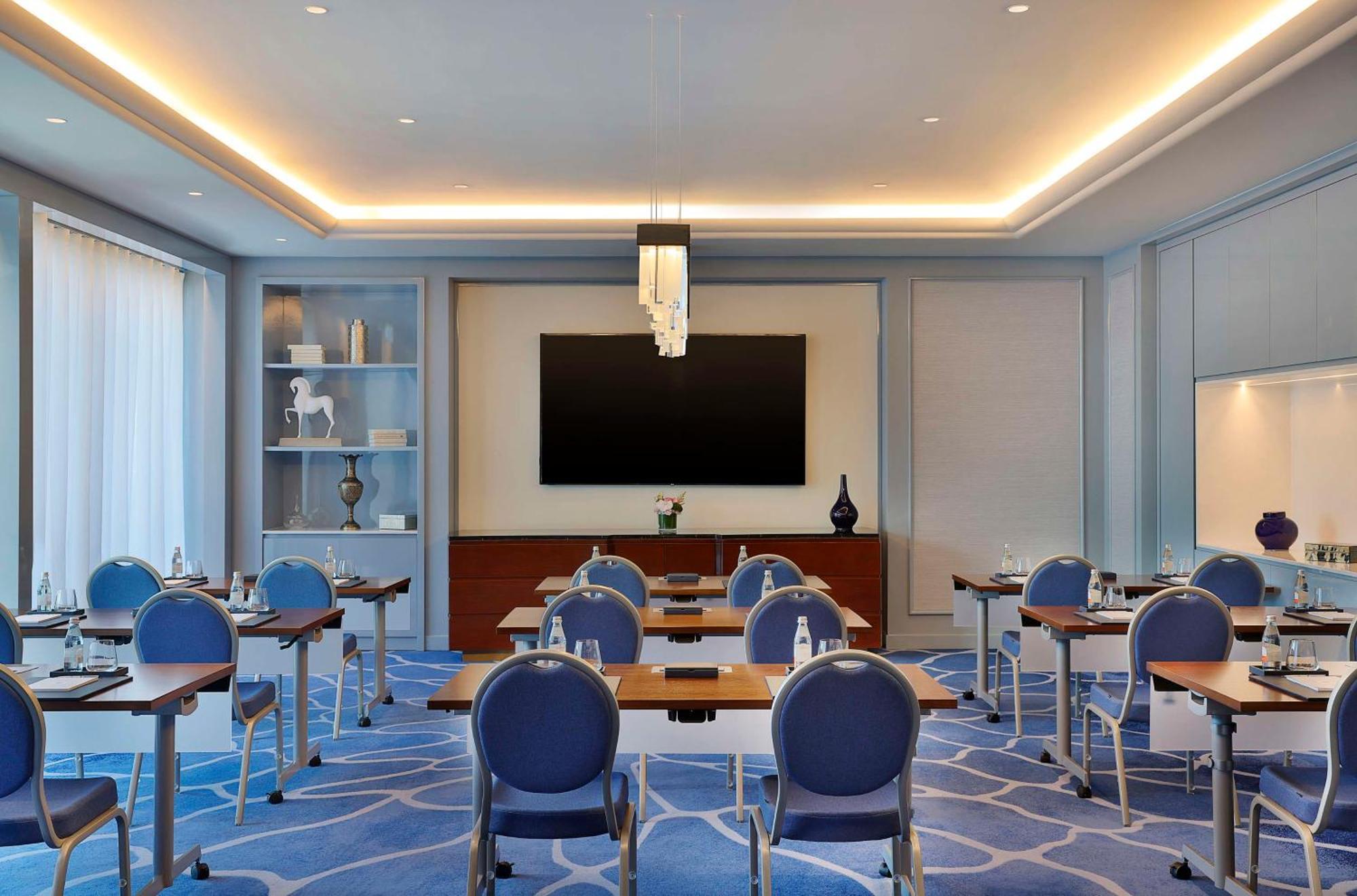 Waldorf Astoria Doha Lusail Exterior photo Meeting room