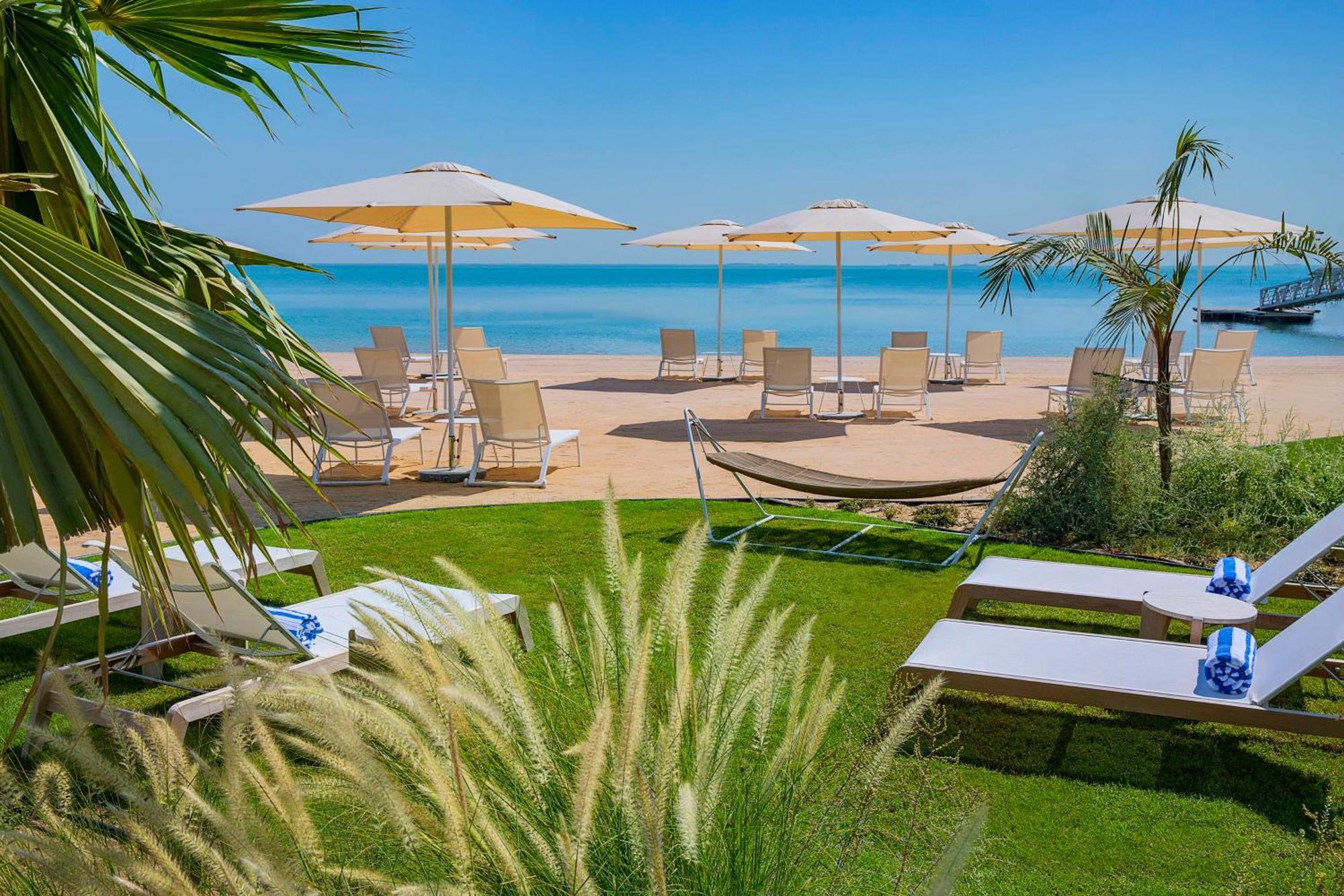 Waldorf Astoria Doha Lusail Exterior photo Beach at the Four Seasons Resort