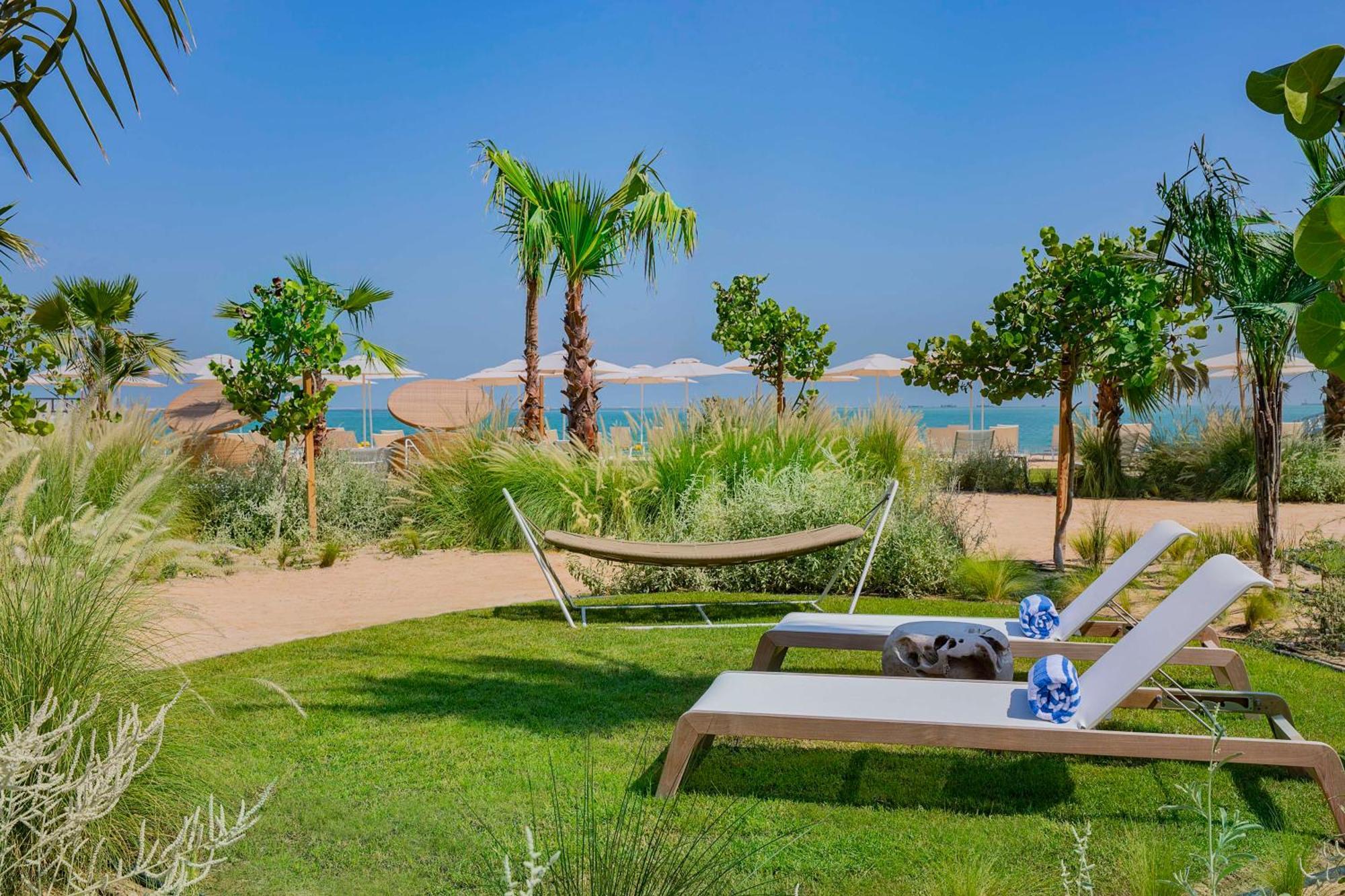 Waldorf Astoria Doha Lusail Exterior photo The beach at the resort