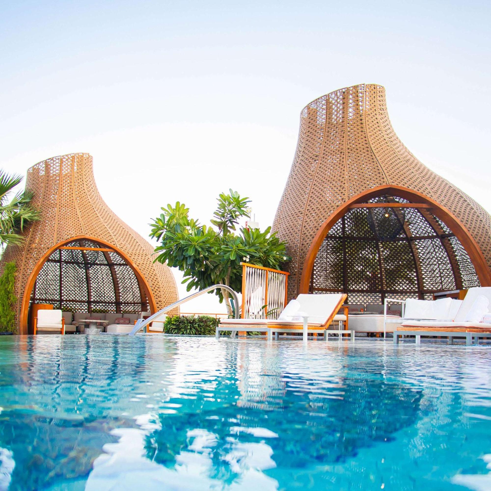 Waldorf Astoria Doha Lusail Exterior photo The pool at the resort